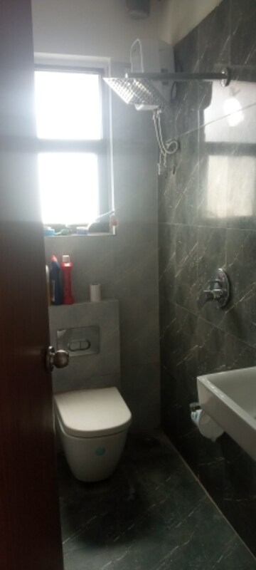 Bathroom in 1.5 BHK Apartment at Earth Vintage, Dadar West – for Rent