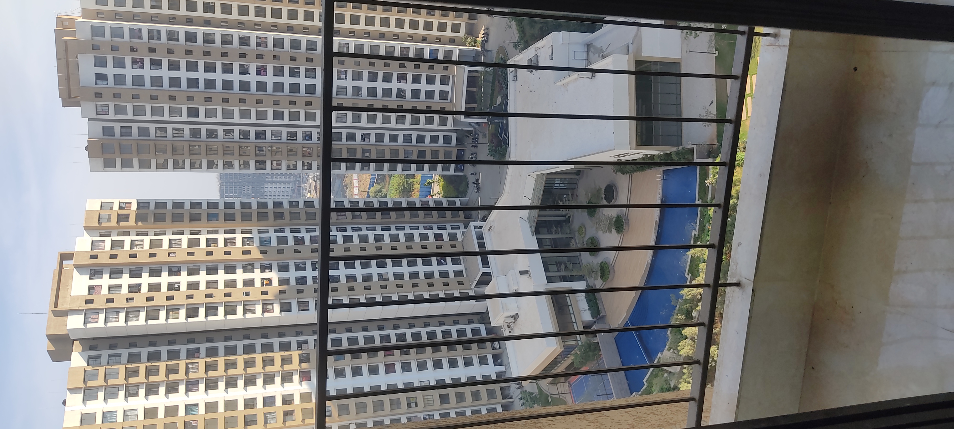 2 BHK 585 Sq.Ft. Apartment in Sunteck Maxxworld 4