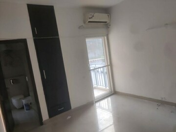 Room in 2.5 BHK Apartment at Spaze Privy, Sector 72 – for Rent