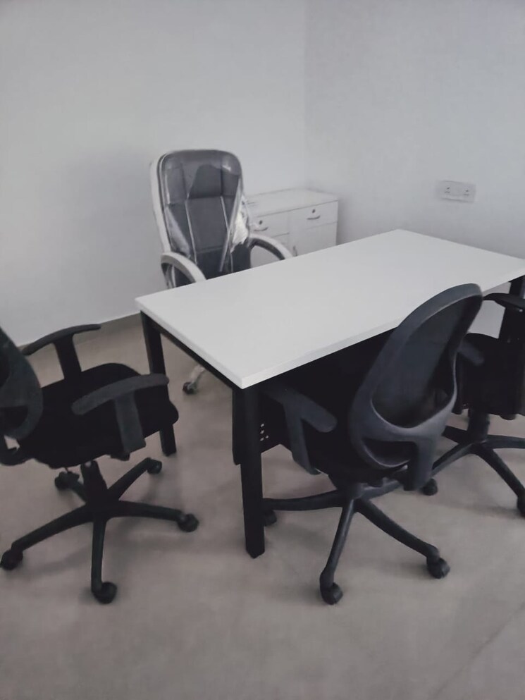 Team Area, wave-one Commercial Office Space 800 Sq.Ft. In Sector 18 Noida 8131014