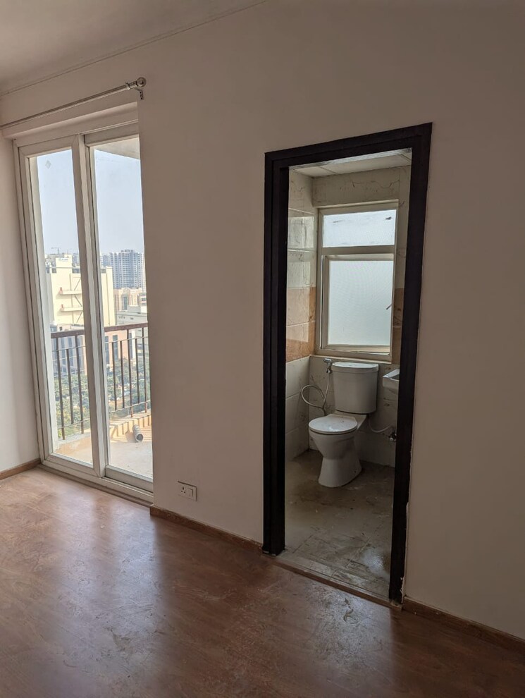 Bathroom, amrapali-leisure-park 2 Bedroom 845 Sq.Ft. Apartment In Amrapali Leisure Valley Greater Noida 8131031