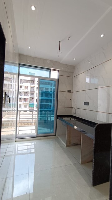 2 BHK Apartment For Rent in Ruparel Ariana, Parel