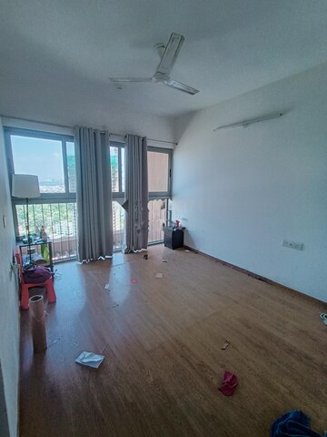 Room in 2 BHK Apartment at Amanora Adreno Towers, Hadapsar – for Rent