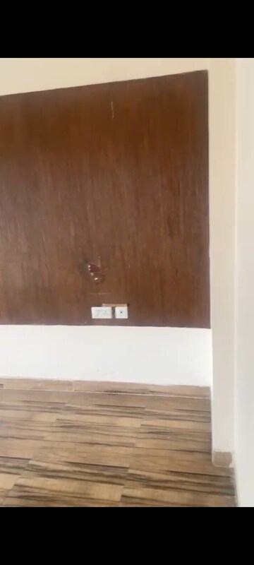 Furnished Amenities in 6+ BHK Penthouse at Amrapali Sapphire, Sector 45 – for Sale