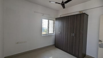 Room in 3 BHK Apartment at Vasant Enclave – for Rent