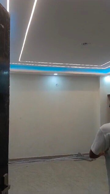 Room in 3 BHK Apartment at Sector 73 – for Sale