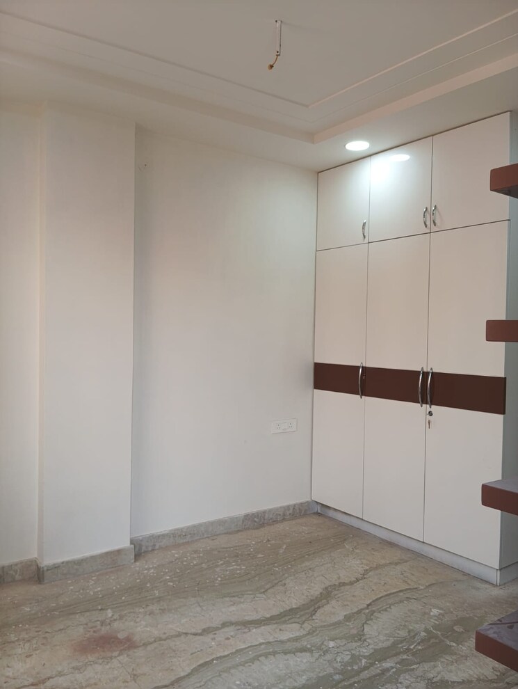 Room, rohini sector 25 3 Bedroom 900 Sq.Ft. Builder Floor In Rohini Sector 25 Delhi 8131206