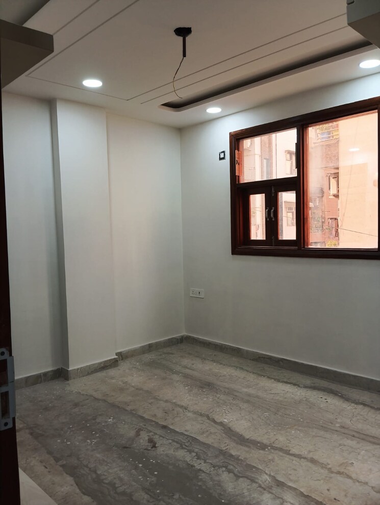 Room, rohini sector 25 3 Bedroom 900 Sq.Ft. Builder Floor In Rohini Sector 25 Delhi 8131206