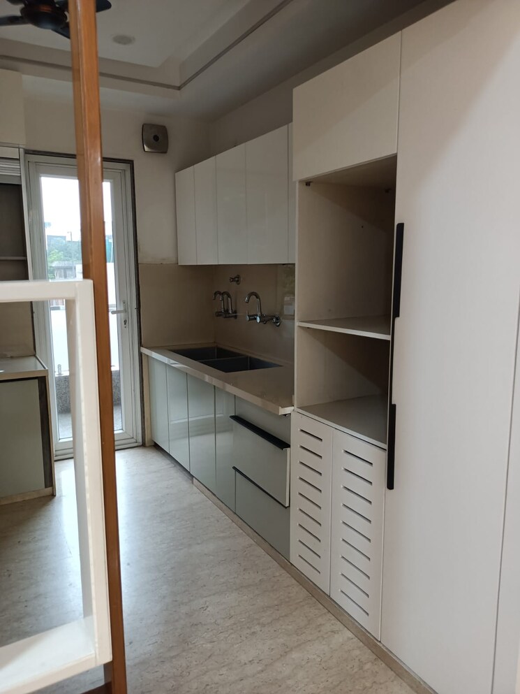 Kitchen, preet vihar 3 Bedroom 1300 Sq.Ft. Builder Floor In Preet Vihar Delhi 8131227