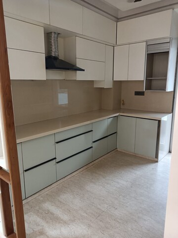 Room in 3 BHK Builder Floor at Preet Vihar – for Rent