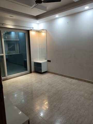 Room in 3 BHK Builder Floor at Preet Vihar – for Rent