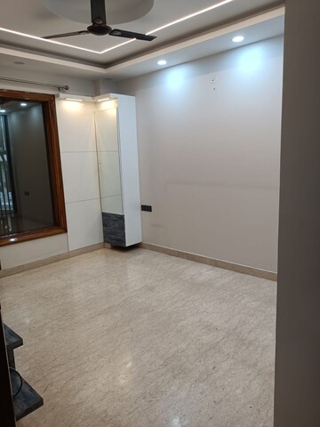Room in 3 BHK Builder Floor at Preet Vihar – for Rent