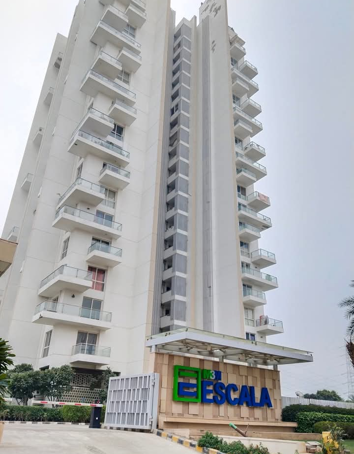 3 BHK + Servant Room Apartment For Sale in M3M Escala