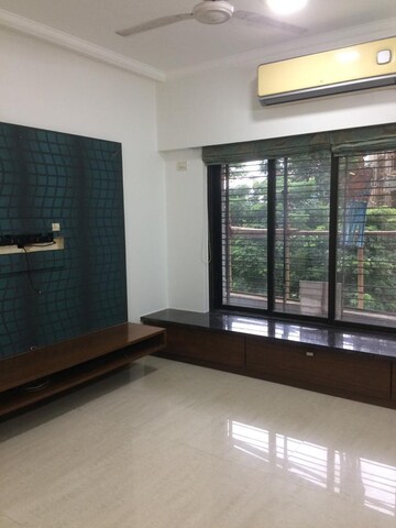 Room in 3 BHK Apartment at DB Realty Shagun Towers, Goregaon East – for Rent