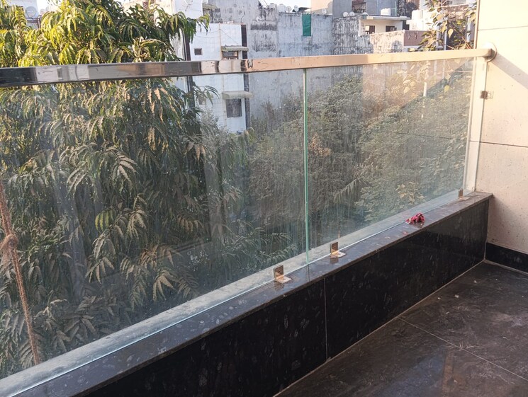 Balcony, rohini sector 25 3 Bedroom 835 Sq.Ft. Builder Floor In Rohini Sector 25 Delhi 8131298