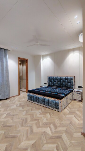 Bedroom in 3.5 BHK Builder Floor at DLF Atria, Dlf Phase ii – for Rent