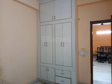 Room in 3 BHK Builder Floor at Sector 21 – for Rent