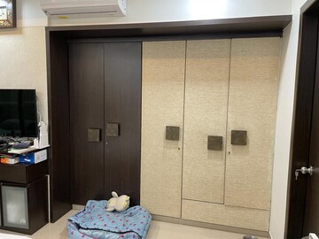 Furnished Amenities in 3 BHK Apartment at Vile Parle West – for Rent
