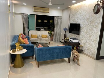 Living Room in 3 BHK Apartment at Vile Parle West – for Rent