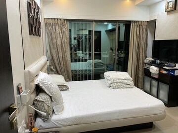 Bedroom in 3 BHK Apartment at Vile Parle West – for Rent