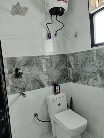 Bathroom in 3 BHK Apartment at Ardee City, Sector 52 – for Rent