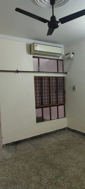 Room in 2 BHK Independent House at Gomti Nagar – for Rent