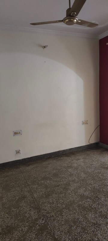Room in 2 BHK Independent House at Gomti Nagar – for Rent