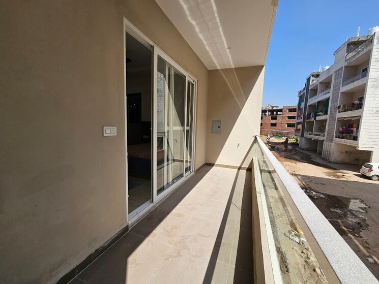 Balcony, peer mucchalla 3 Bedroom 1800 Sq.Ft. Apartment In Peer Mucchalla Zirakpur 8131404