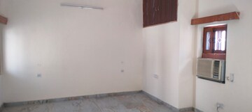 Room in 1 BHK Apartment at Mansarovar Park – for Rent