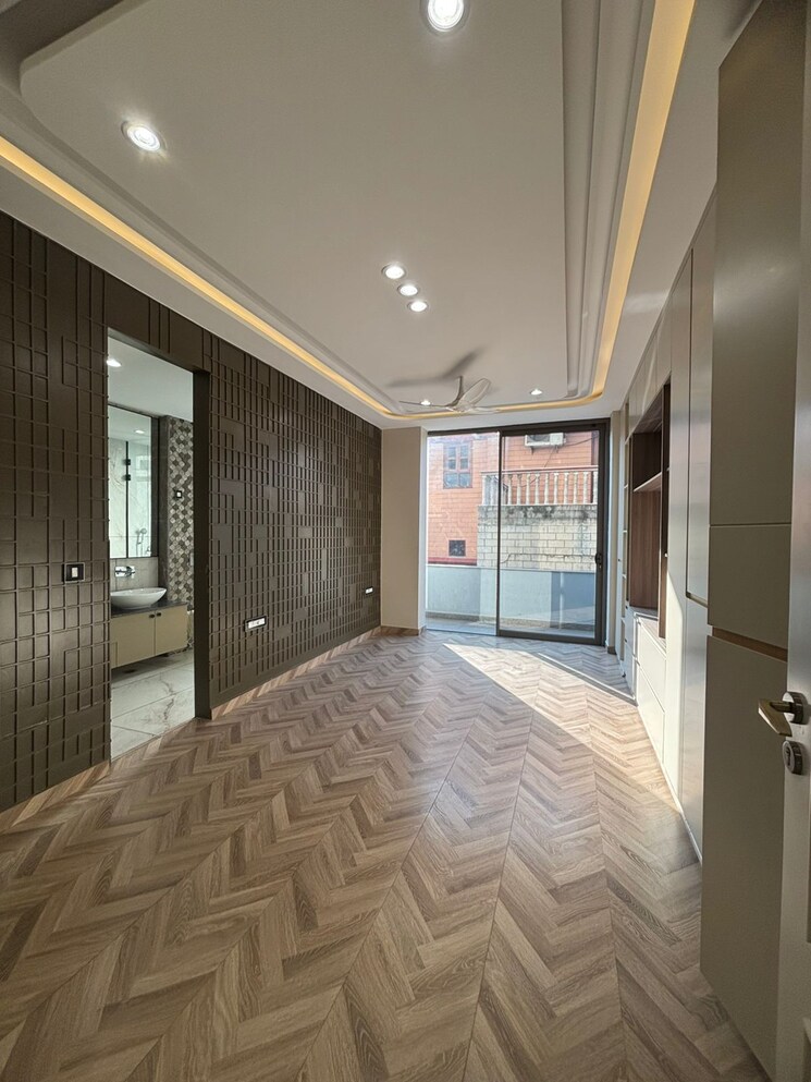 undefined, patparganj 3 Bedroom 1400 Sq.Ft. Apartment In Patparganj Delhi 8131653