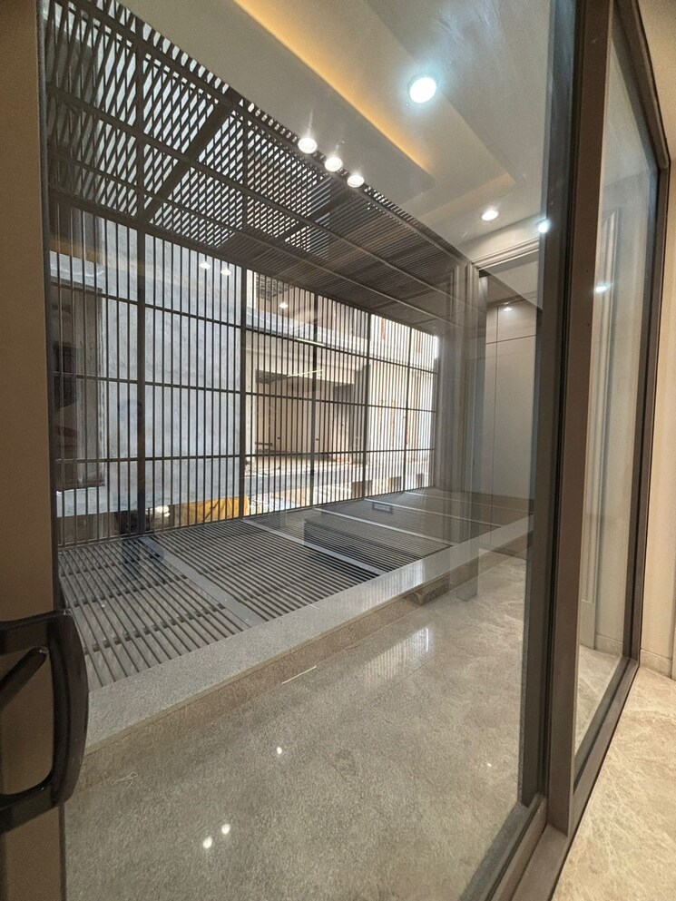 Balcony, patparganj 3 Bedroom 1400 Sq.Ft. Apartment In Patparganj Delhi 8131653