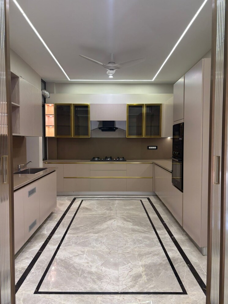 Kitchen, patparganj 3 Bedroom 1400 Sq.Ft. Apartment In Patparganj Delhi 8131653