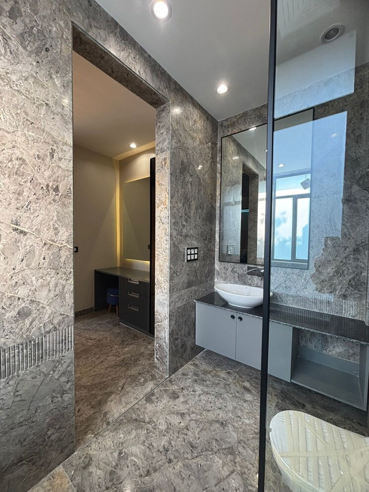 Bathroom, patparganj 3 Bedroom 1400 Sq.Ft. Apartment In Patparganj Delhi 8131653