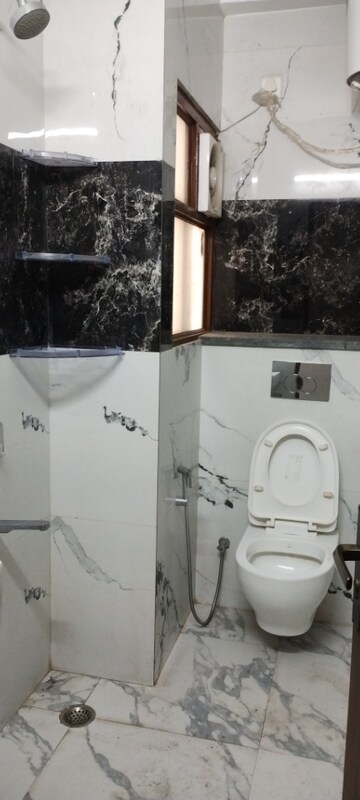 Bathroom in 1 BHK Builder Floor at Sector 54 – for Rent