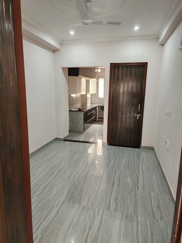 Room in 2 BHK Apartment at Ardee City, Sector 52 – for Rent