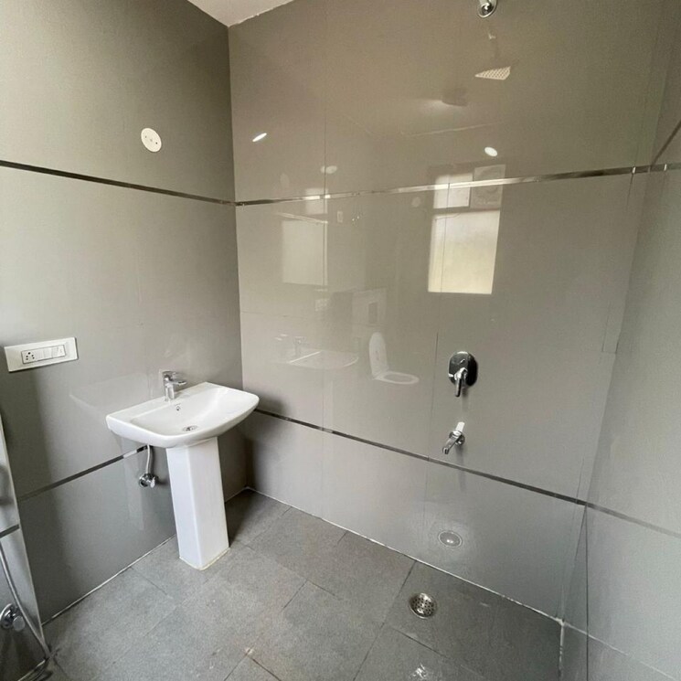 Bathroom, chattarpur 3 Bedroom 110 Sq.Yd. Builder Floor In Chattarpur Delhi 8131717