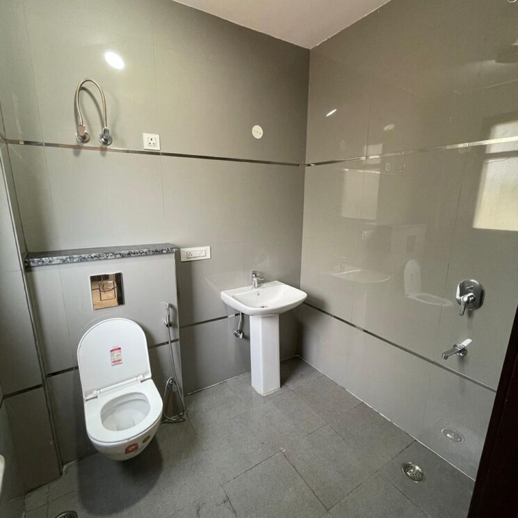 Bathroom, chattarpur 3 Bedroom 110 Sq.Yd. Builder Floor In Chattarpur Delhi 8131717