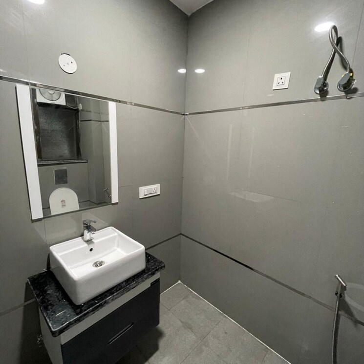 Bathroom, chattarpur 3 Bedroom 110 Sq.Yd. Builder Floor In Chattarpur Delhi 8131717