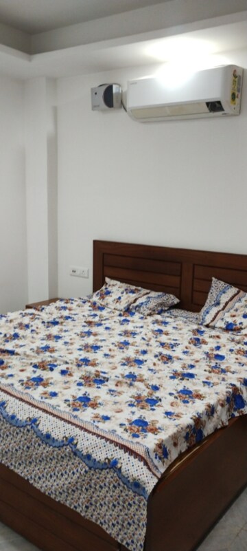 Bedroom in 1 BHK Builder Floor at Sector 54 – for Rent