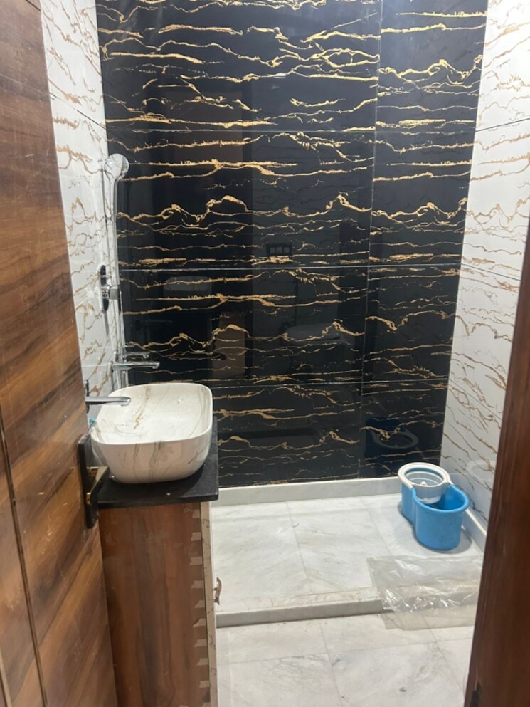 Bathroom, ramesh nagar 2 Bedroom 900 Sq.Ft. Builder Floor In Ramesh Nagar Delhi 8131729