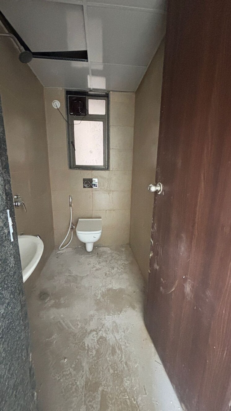 Bathroom, runwal-eirene-phase-2 2 Bedroom 700 Sq.Ft. Apartment In Balkum Pada Thane 8131766