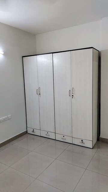 Room in 3 BHK Apartment at Mantri Celestia, Gachibowli – for Rent