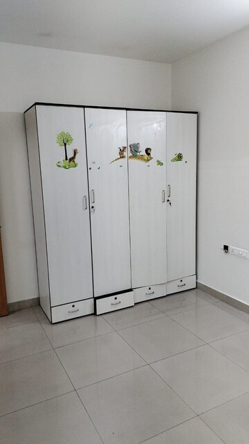 Room in 3 BHK Apartment at Mantri Celestia, Gachibowli – for Rent
