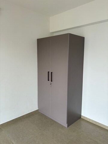 Room in 3 BHK Apartment at Kanakia Silicon Valley, Powai – for Rent