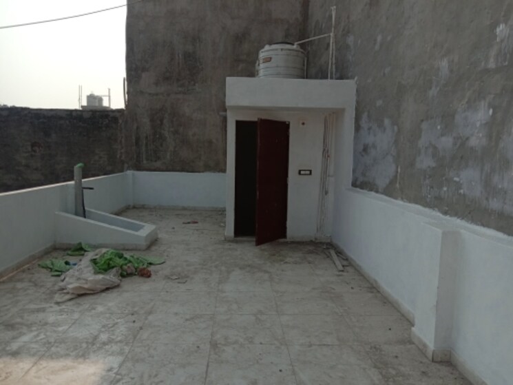 Room, dwarka mor 2.5 Bedroom 1044 Sq.Ft. Independent House In Dwarka Mor Delhi 8131782