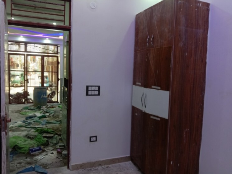 Room, dwarka mor 2.5 Bedroom 1044 Sq.Ft. Independent House In Dwarka Mor Delhi 8131782