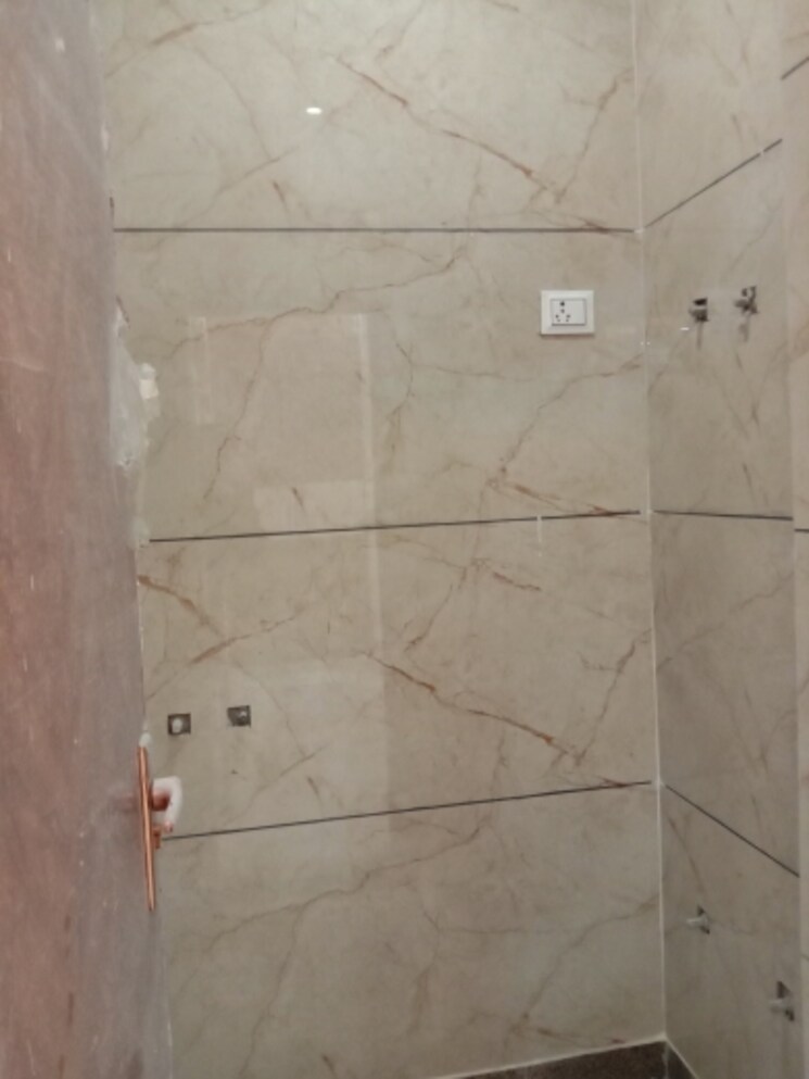 Bathroom, dwarka mor 2.5 Bedroom 1044 Sq.Ft. Independent House In Dwarka Mor Delhi 8131782