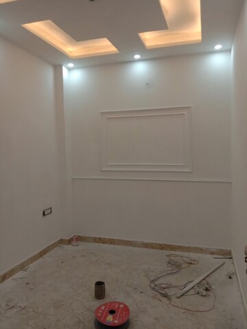 Room in 2.5 BHK Independent House at Dwarka Mor – for Sale