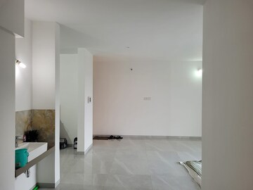 Room in 3 BHK Apartment at Oxy Beaumonde, Viman Nagar – for Rent