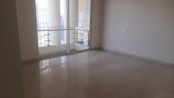 Room in 3.5 BHK Apartment at Indiabulls Sky Forest, Lower Parel – for Rent